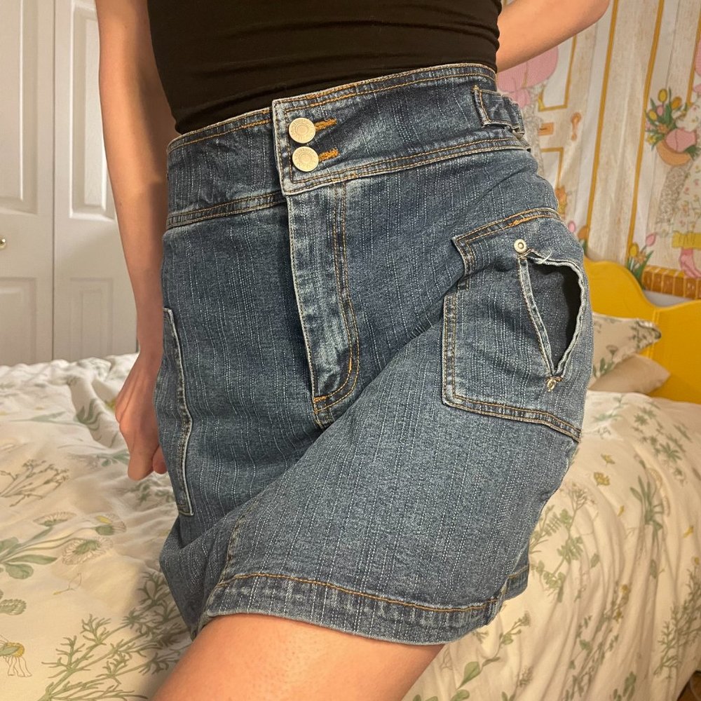 90s BUM utility tie waist light wash shorts!